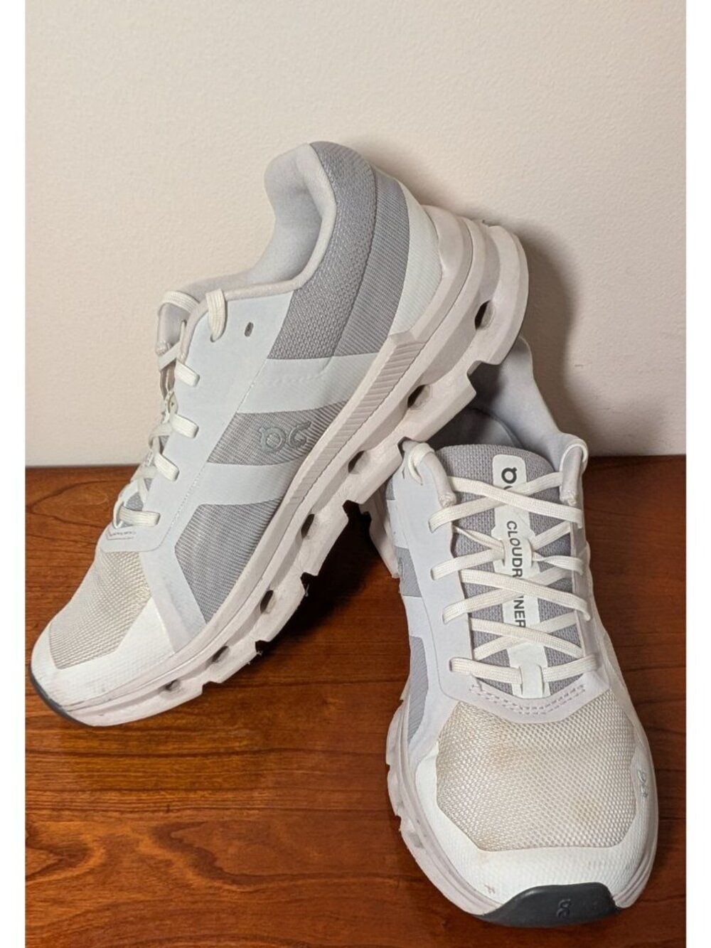 ON CloudRunner Athletic Shoe, White & Gray Women's Size 7.5
